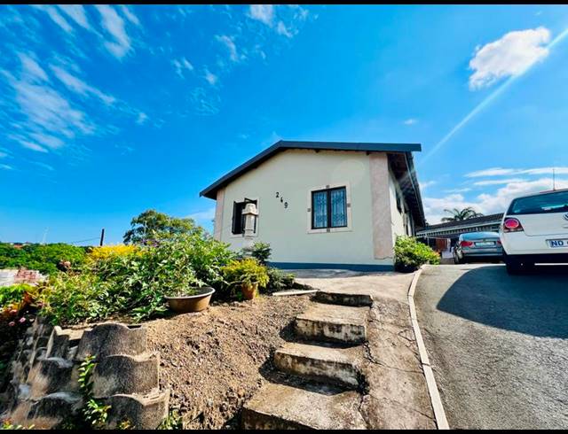 4 BEDROOM HOUSE FOR SALE IN CASTLE HILL